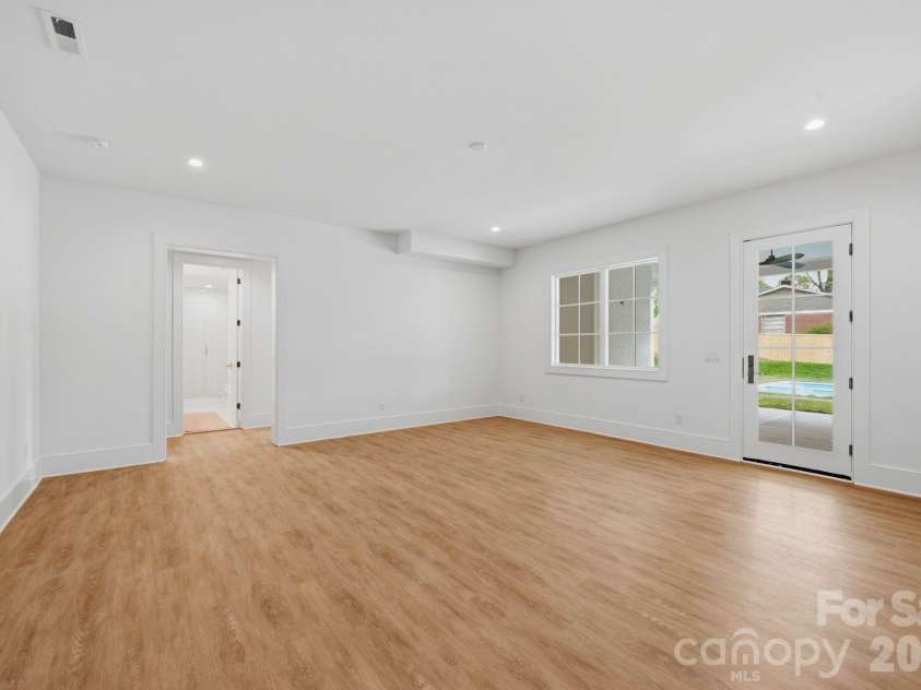 539 Mammoth Oaks Drive, Charlotte, NC 28270.  MLS# CAR4379128, YatesRealty ID 37062. Game room