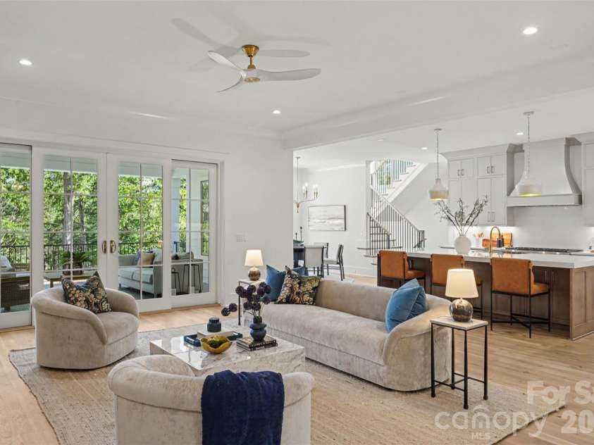 539 Mammoth Oaks Drive, Charlotte, NC 28270.  MLS# CAR4379128, YatesRealty ID 37062. Living Room