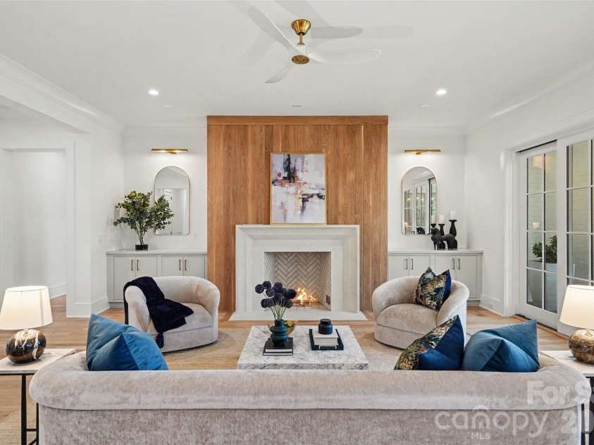 539 Mammoth Oaks Drive, Charlotte, NC 28270.  MLS# CAR4379128, YatesRealty ID 37062. Living Room