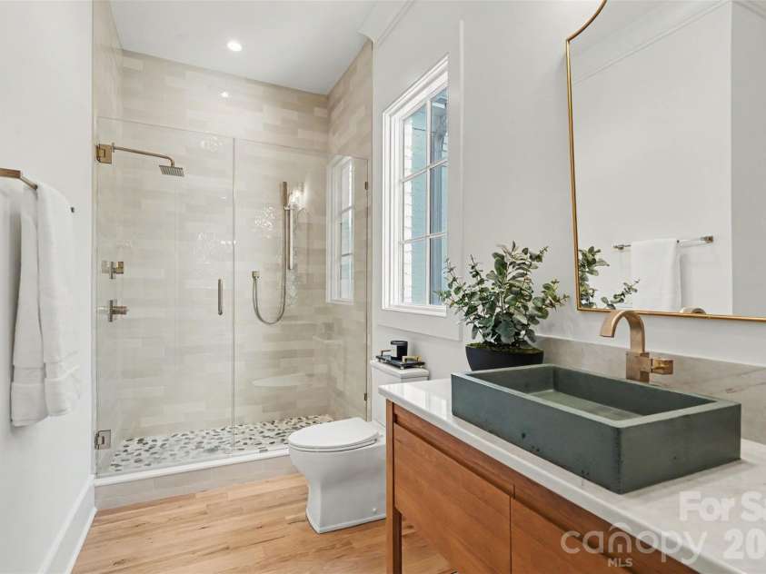 539 Mammoth Oaks Drive, Charlotte, NC 28270.  MLS# CAR4379128, YatesRealty ID 37062. Powder Room + Shower