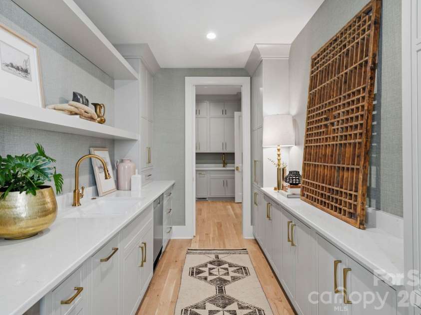 539 Mammoth Oaks Drive, Charlotte, NC 28270.  MLS# CAR4379128, YatesRealty ID 37062. Scullery