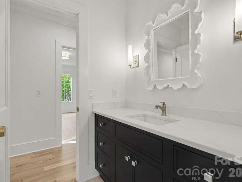 539 Mammoth Oaks Drive, Charlotte, NC 28270.  MLS# CAR4379128, YatesRealty ID 37062. Upstairs Ensuite 2