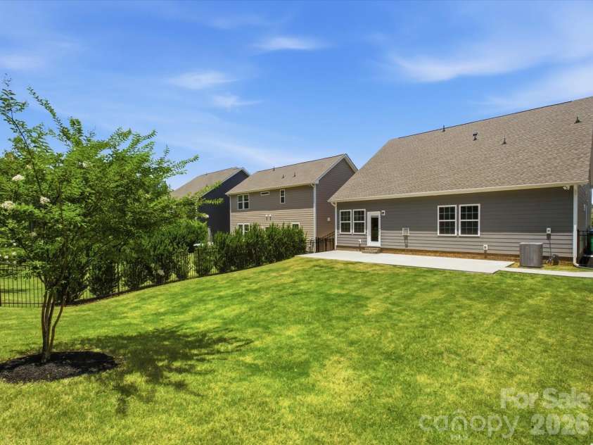 1012 Whipcord Drive, Waxhaw, NC 28173.  MLS# CAR4402986, YatesRealty ID 37063. 