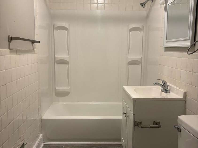 315 Parkview Avenue, Concord, NC 28025.  MLS# CAR4400555, YatesRealty ID 37066. Full Bathroom/Hallway