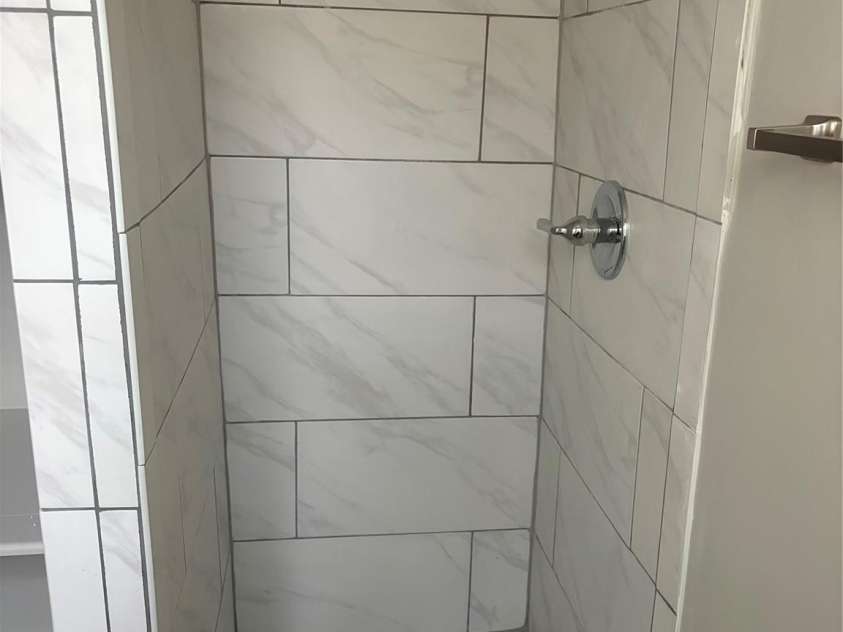 315 Parkview Avenue, Concord, NC 28025.  MLS# CAR4400555, YatesRealty ID 37066. Primary Tiled Shower And Tiled Floor