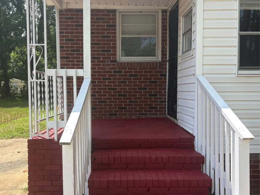 315 Parkview Avenue, Concord, NC 28025.  MLS# CAR4400555, YatesRealty ID 37066. Side Covered Porch