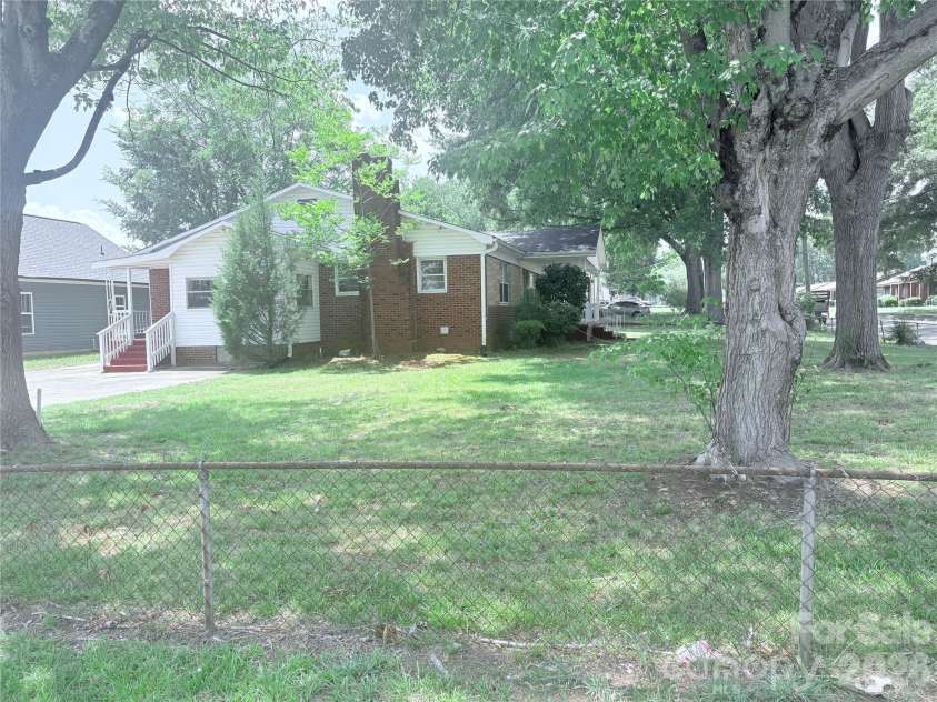 315 Parkview Avenue, Concord, NC 28025.  MLS# CAR4400555, YatesRealty ID 37066. Spacious Flat Lot