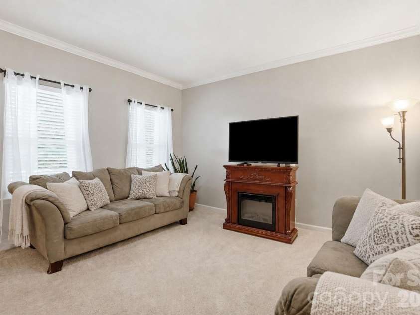 11608 Galashiels Drive, Huntersville, NC 28078.  MLS# CAR4398231, YatesRealty ID 37067. 