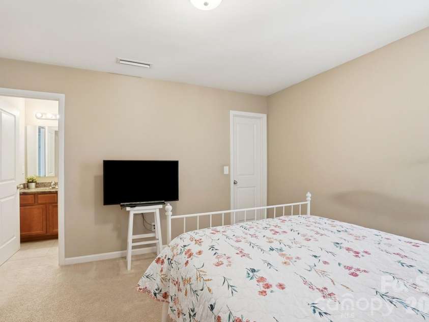 11608 Galashiels Drive, Huntersville, NC 28078.  MLS# CAR4398231, YatesRealty ID 37067. 