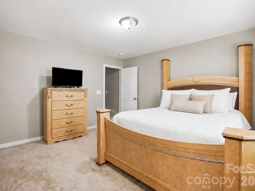 11608 Galashiels Drive, Huntersville, NC 28078.  MLS# CAR4398231, YatesRealty ID 37067. 
