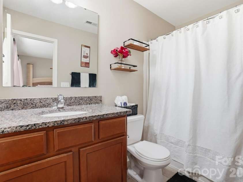 11608 Galashiels Drive, Huntersville, NC 28078.  MLS# CAR4398231, YatesRealty ID 37067. Primary bathroom