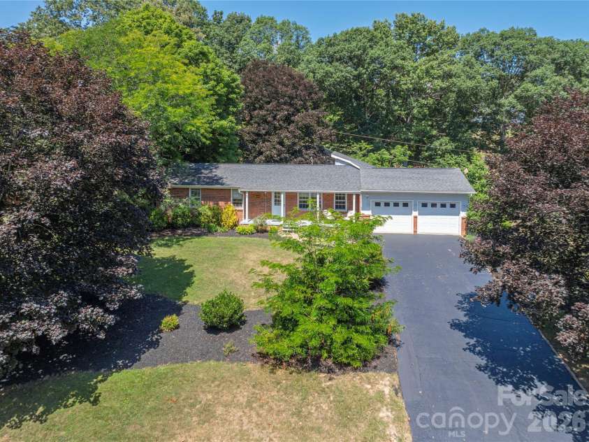 258 Camelot Drive, Clyde, NC 28721.  MLS# CAR4402373, YatesRealty ID 37069. 
