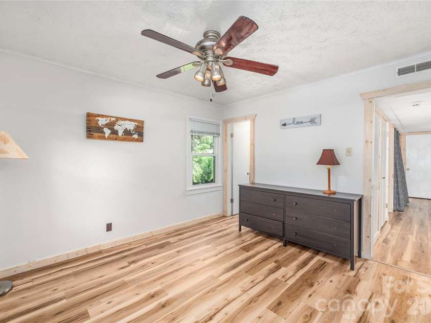 258 Camelot Drive, Clyde, NC 28721.  MLS# CAR4402373, YatesRealty ID 37069. 