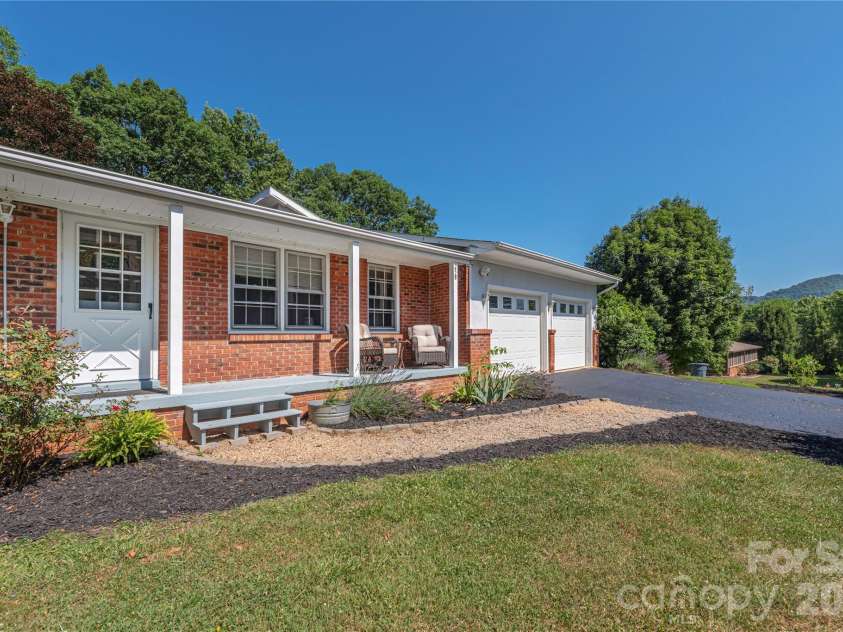 258 Camelot Drive, Clyde, NC 28721.  MLS# CAR4402373, YatesRealty ID 37069. 