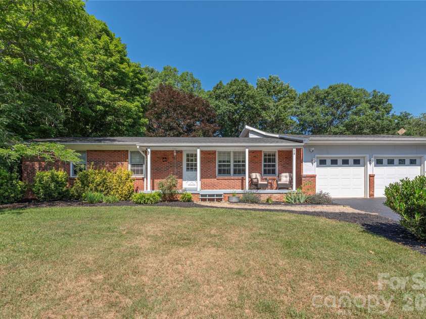 258 Camelot Drive, Clyde, NC 28721.  MLS# CAR4402373, YatesRealty ID 37069. 