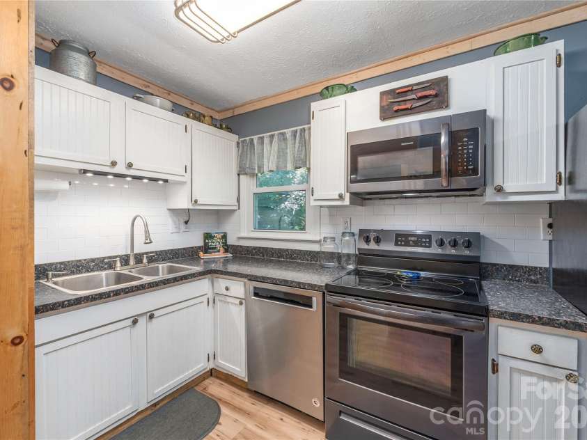 258 Camelot Drive, Clyde, NC 28721.  MLS# CAR4402373, YatesRealty ID 37069. 