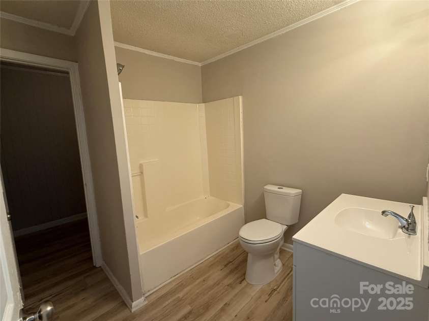 1555 Collinston Drive, Gastonia, NC 28052.  MLS# CAR4304198, YatesRealty ID 3707. Ensuite Bathroom and walk in closet