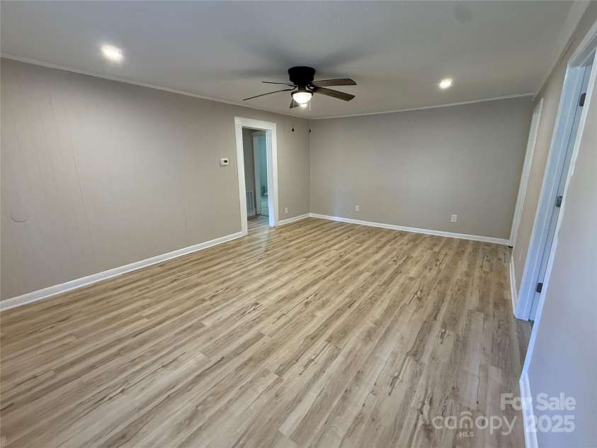 1555 Collinston Drive, Gastonia, NC 28052.  MLS# CAR4304198, YatesRealty ID 3707. Living Room