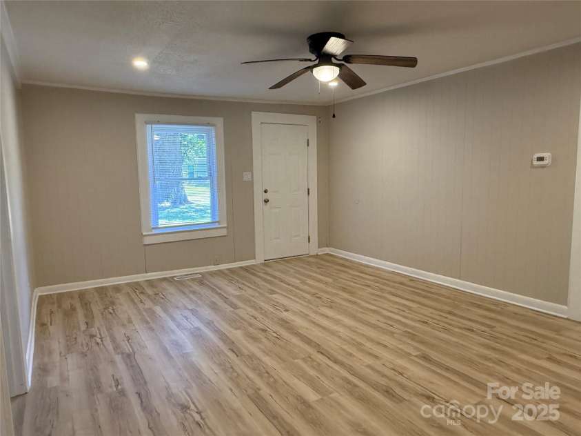 1555 Collinston Drive, Gastonia, NC 28052.  MLS# CAR4304198, YatesRealty ID 3707. Living Room