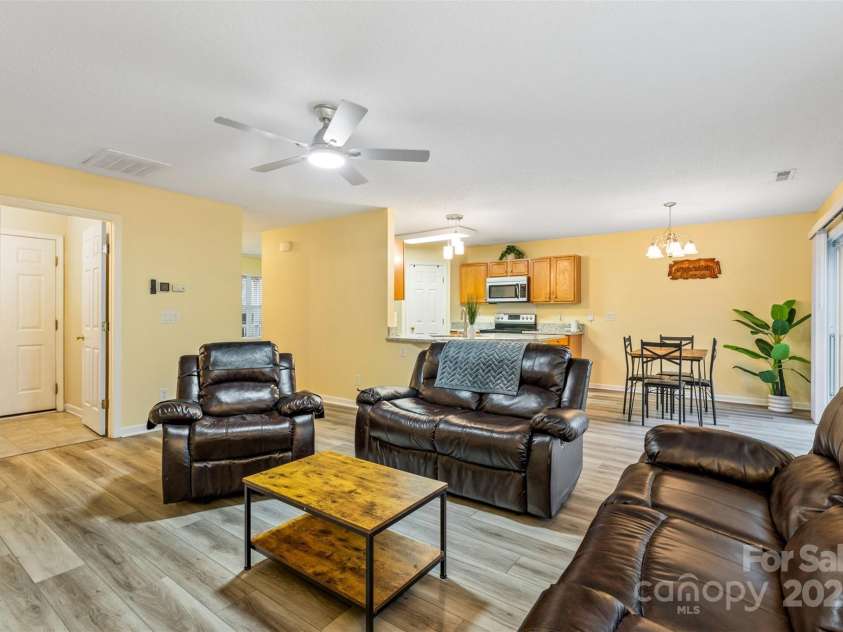 3005 Woodbluff Drive, Greensboro, NC 27406.  MLS# CAR4224024, YatesRealty ID 3707. 