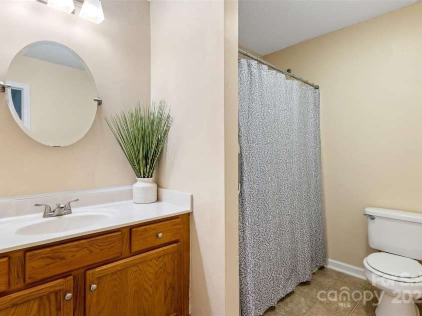3005 Woodbluff Drive, Greensboro, NC 27406.  MLS# CAR4224024, YatesRealty ID 3707. Main level primary bedroom bathroom