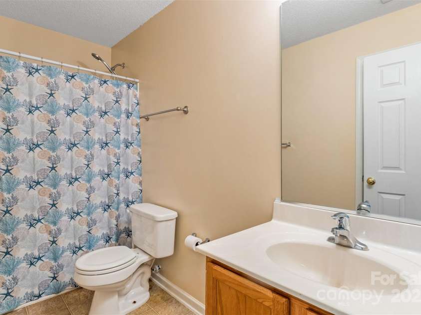 3005 Woodbluff Drive, Greensboro, NC 27406.  MLS# CAR4224024, YatesRealty ID 3707. Second level bathroom