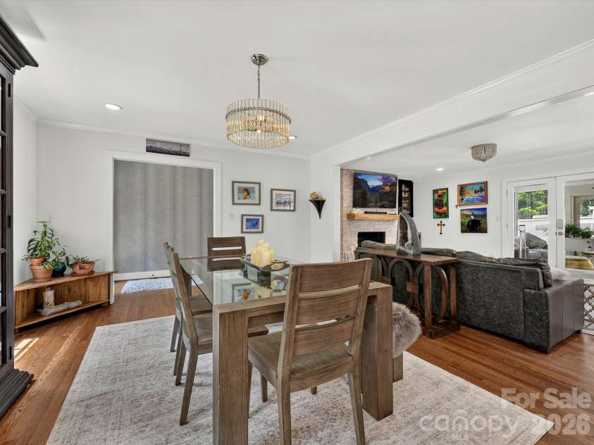 1401 Worcaster Place, Charlotte, NC 28211.  MLS# CAR4399075, YatesRealty ID 37070. Dining room