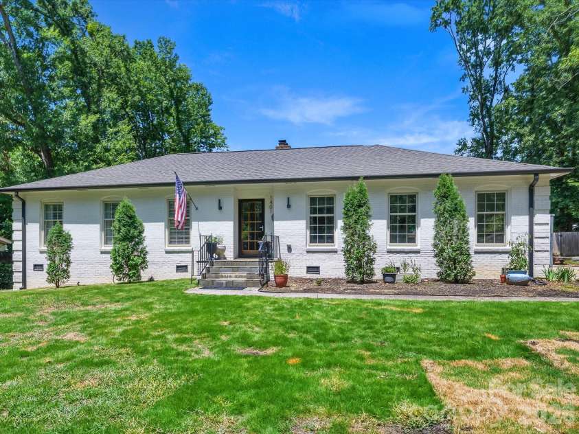 1401 Worcaster Place, Charlotte, NC 28211.  MLS# CAR4399075, YatesRealty ID 37070. Front