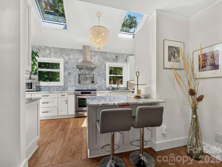 1401 Worcaster Place, Charlotte, NC 28211.  MLS# CAR4399075, YatesRealty ID 37070. Kitchen
