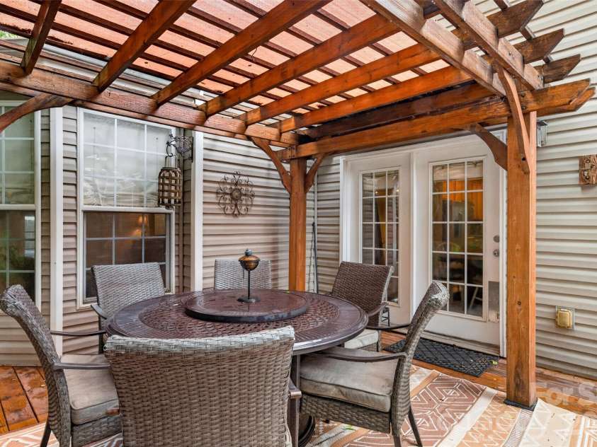 6534 Colonial Garden Drive, Huntersville, NC 28078.  MLS# CAR4399062, YatesRealty ID 37071. 