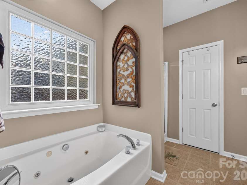 6534 Colonial Garden Drive, Huntersville, NC 28078.  MLS# CAR4399062, YatesRealty ID 37071. 