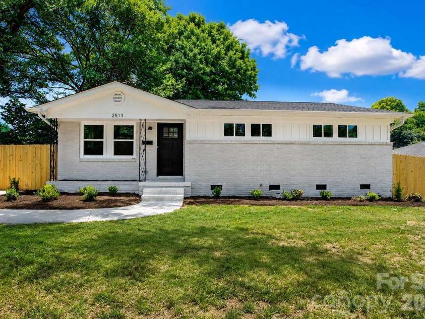 2513 Westgrove Drive, Charlotte, NC 28208.  MLS# CAR4400405, YatesRealty ID 37074. 