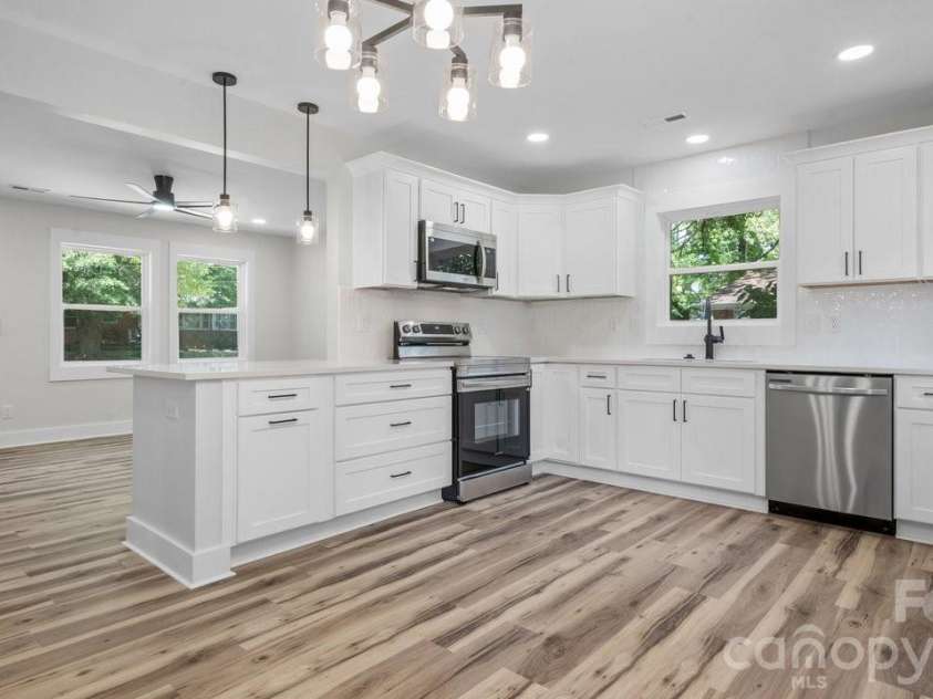 2513 Westgrove Drive, Charlotte, NC 28208.  MLS# CAR4400405, YatesRealty ID 37074. 