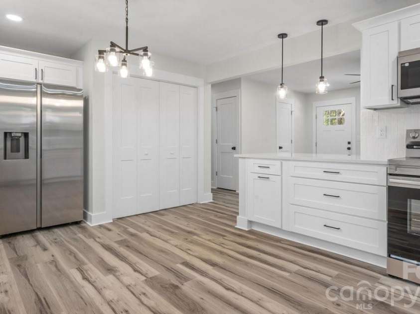 2513 Westgrove Drive, Charlotte, NC 28208.  MLS# CAR4400405, YatesRealty ID 37074. 