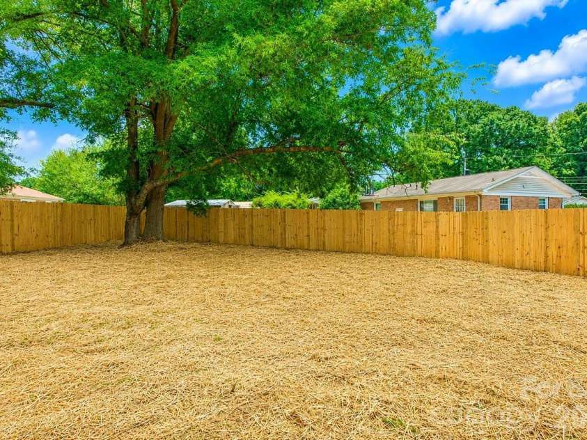 2513 Westgrove Drive, Charlotte, NC 28208.  MLS# CAR4400405, YatesRealty ID 37074. 