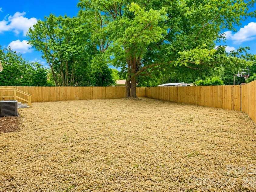 2513 Westgrove Drive, Charlotte, NC 28208.  MLS# CAR4400405, YatesRealty ID 37074. 