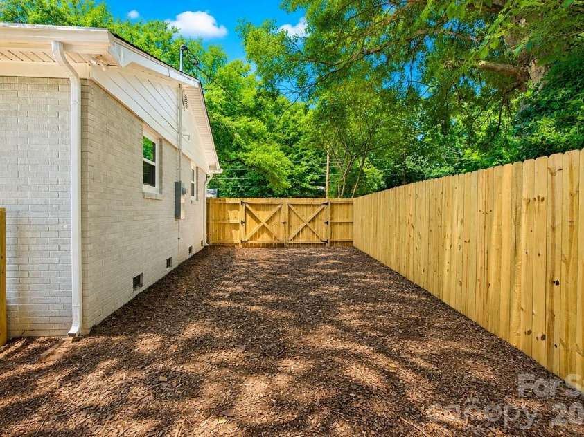 2513 Westgrove Drive, Charlotte, NC 28208.  MLS# CAR4400405, YatesRealty ID 37074. 