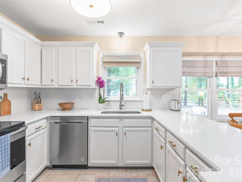 8711 Houston Ridge Road, Charlotte, NC 28277.  MLS# CAR4402954, YatesRealty ID 37077. 