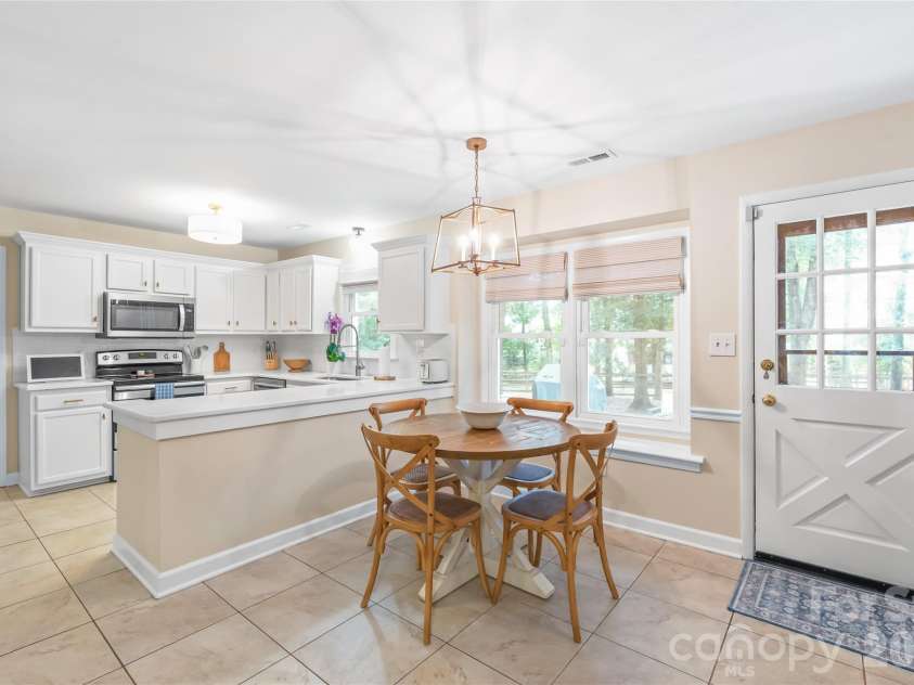 8711 Houston Ridge Road, Charlotte, NC 28277.  MLS# CAR4402954, YatesRealty ID 37077. 