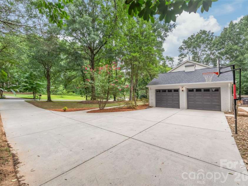 8711 Houston Ridge Road, Charlotte, NC 28277.  MLS# CAR4402954, YatesRealty ID 37077. 