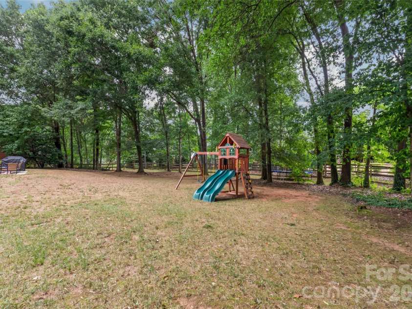 8711 Houston Ridge Road, Charlotte, NC 28277.  MLS# CAR4402954, YatesRealty ID 37077. 