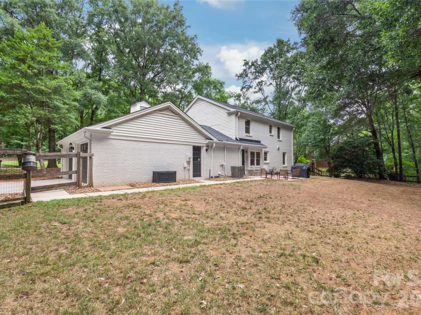 8711 Houston Ridge Road, Charlotte, NC 28277.  MLS# CAR4402954, YatesRealty ID 37077. 
