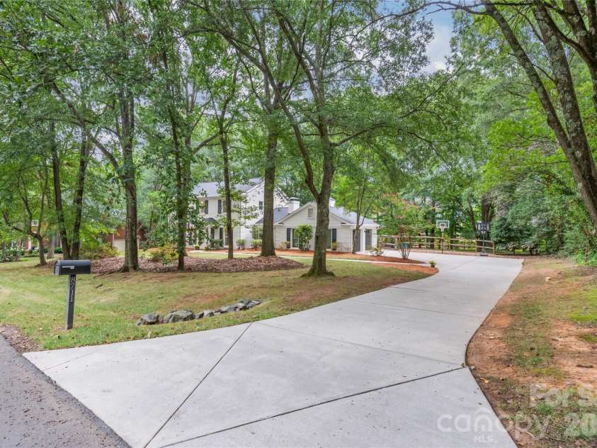 8711 Houston Ridge Road, Charlotte, NC 28277.  MLS# CAR4402954, YatesRealty ID 37077. 