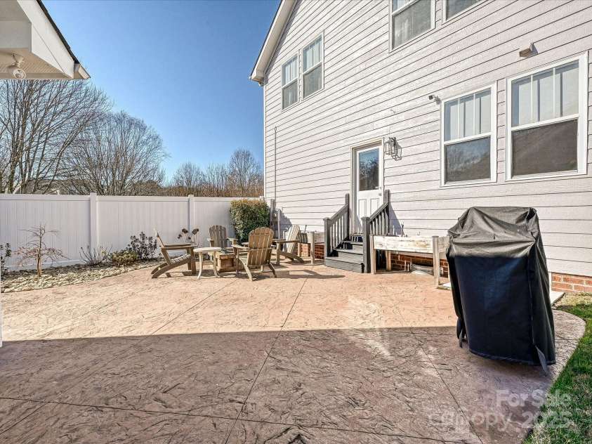 10020 Vanguard Parkway, Huntersville, NC 28078.  MLS# CAR4334178, YatesRealty ID 3708. 