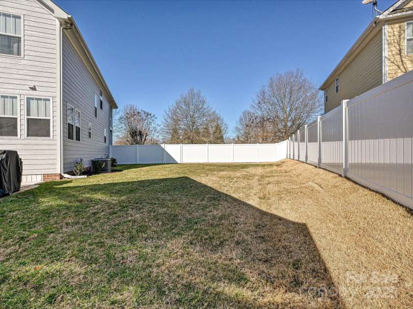 10020 Vanguard Parkway, Huntersville, NC 28078.  MLS# CAR4334178, YatesRealty ID 3708. Big fenced in private yard