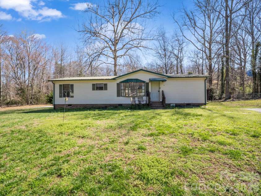 122 Hotel Hill Drive, Landrum, SC 29356.  MLS# CAR4356326, YatesRealty ID 3708. 