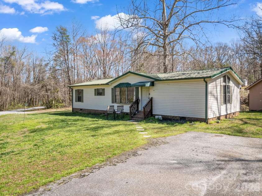 122 Hotel Hill Drive, Landrum, SC 29356.  MLS# CAR4356326, YatesRealty ID 3708. 