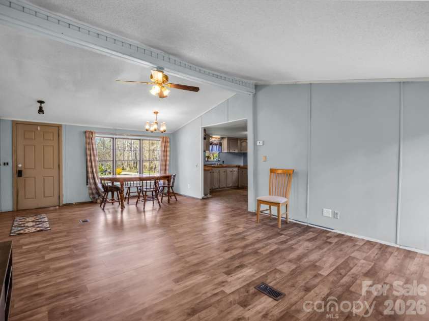122 Hotel Hill Drive, Landrum, SC 29356.  MLS# CAR4356326, YatesRealty ID 3708. 