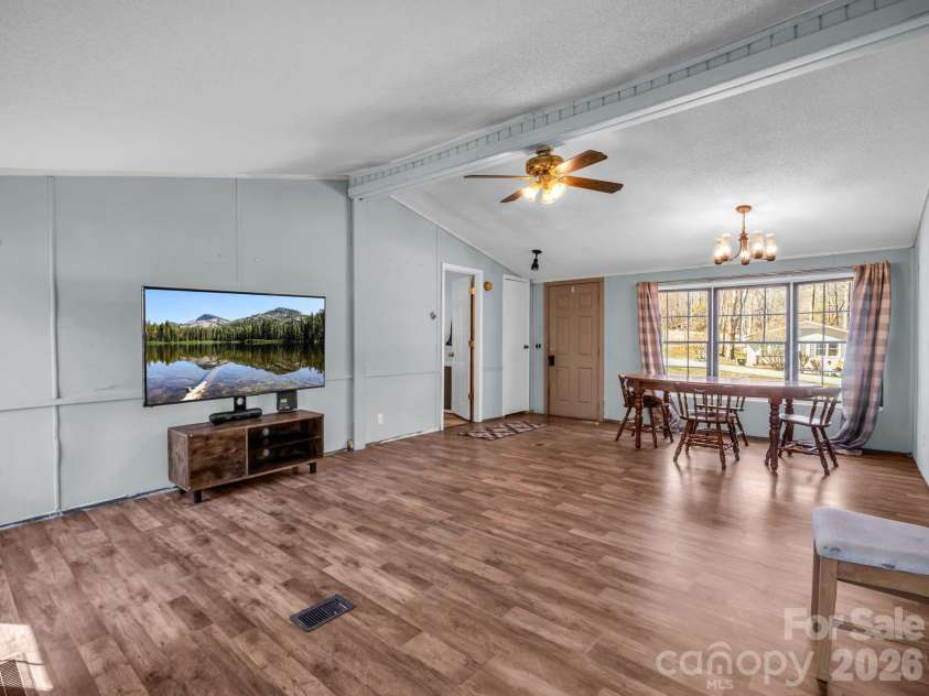 122 Hotel Hill Drive, Landrum, SC 29356.  MLS# CAR4356326, YatesRealty ID 3708. 