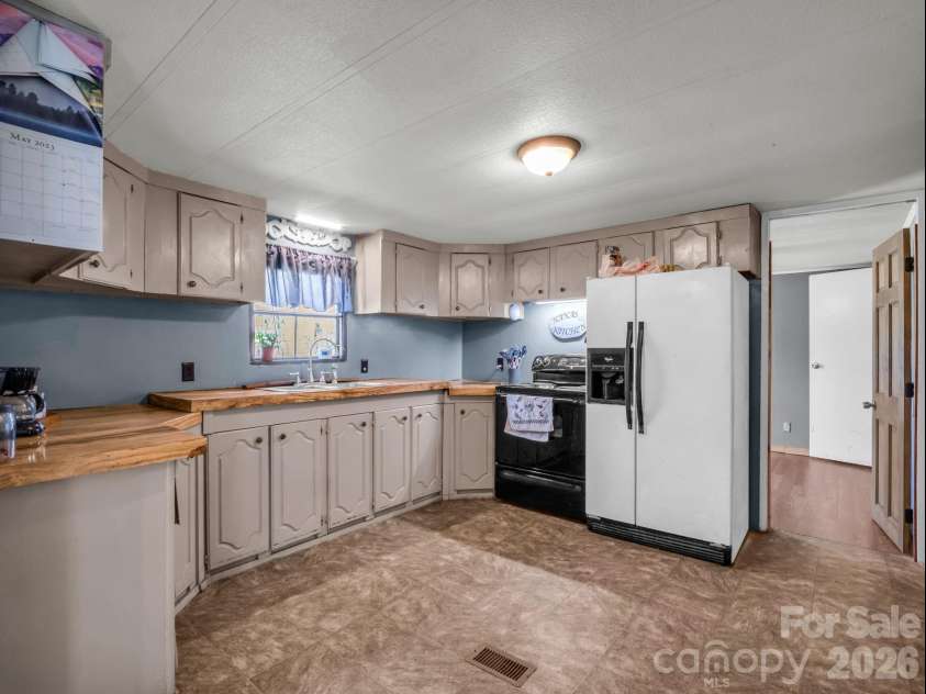 122 Hotel Hill Drive, Landrum, SC 29356.  MLS# CAR4356326, YatesRealty ID 3708. 